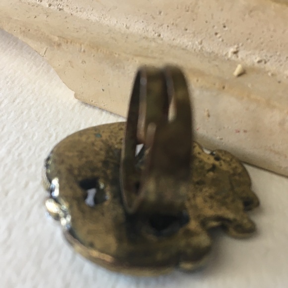 Guess ring. - Picture 4 of 7